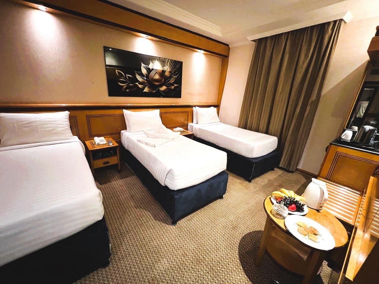 Kamar Triple 3 Kasur Rapi Maysan Al Maqam