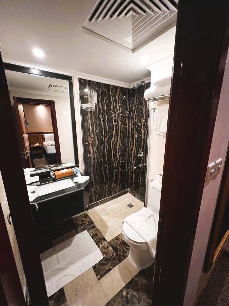 Kamar Mandi Marmer Maysan Al Maqam